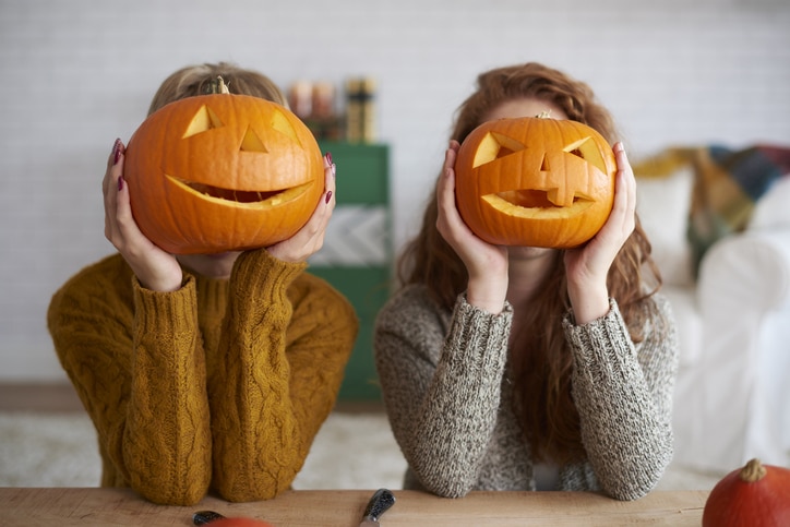 Fall-party-pumpkin-carving