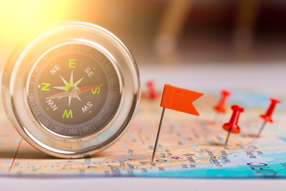 choosing-destination-map-compass-concept