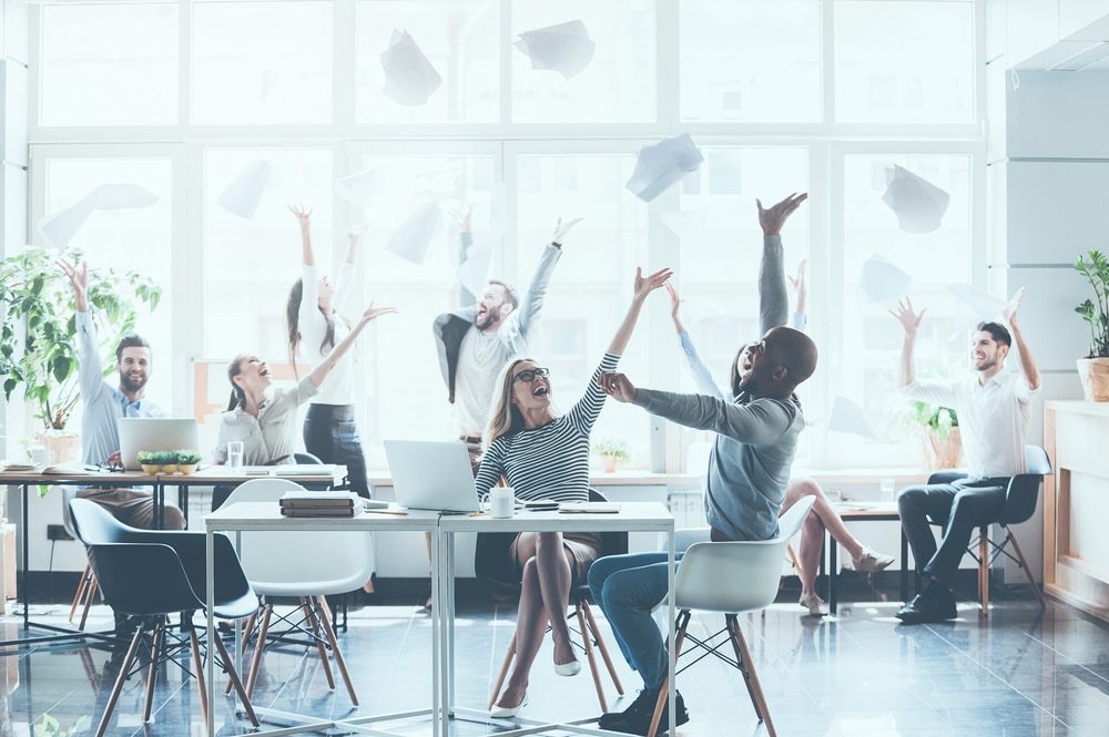 Employees-celebrating-in-office