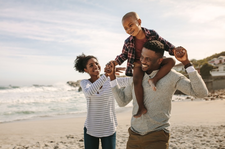 Family-at-the-beach