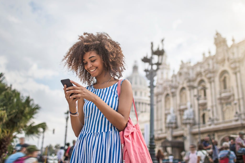 woman-using-smartphone-in-foreign-country